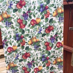 PRETTY AUTUMN TABLECLOTH